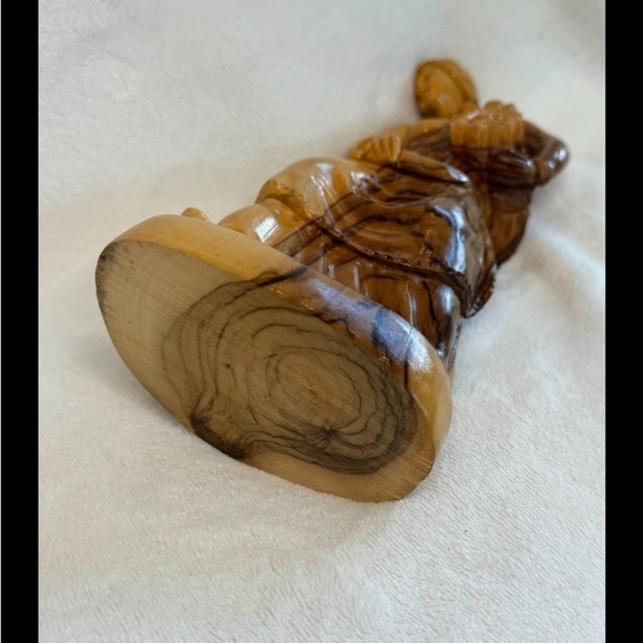 Olive Wood Hand carved collectible Ruth biblical figurine - Picture 11 of 11
